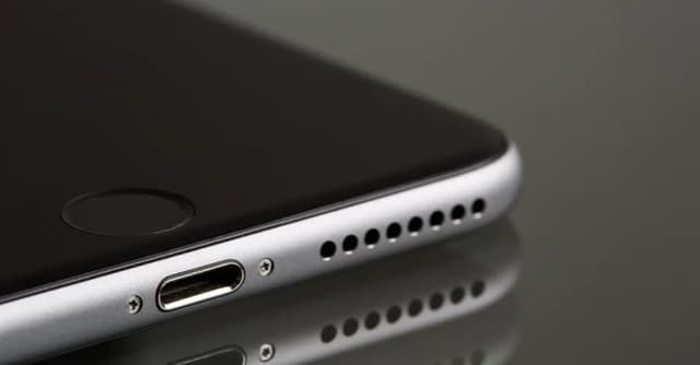 Czym czyścić telefon, by uniknąć zarysowań i uszkodzeń? Czym czyścić telefon, by uniknąć zarysowań i uszkodzeń?